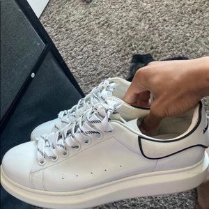 Alexander Mcqueens dont wear anymore